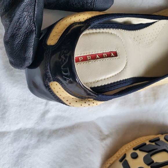 Prada flats.. authentic - Picture 4 of 4